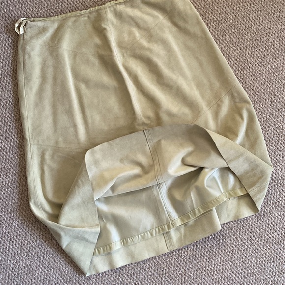 Vintage Banana Republic suede skirt - Picture 4 of 8